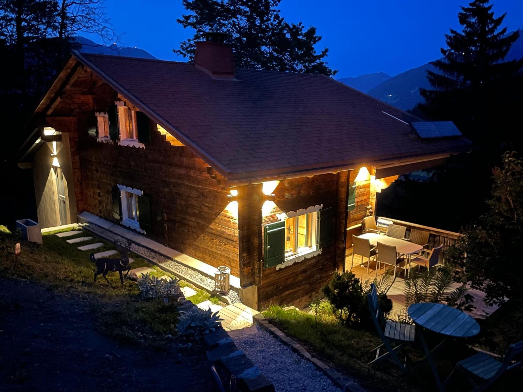 Alpenchalet Piz Huesli ทชากูนส์ ภายนอก รูปภาพ